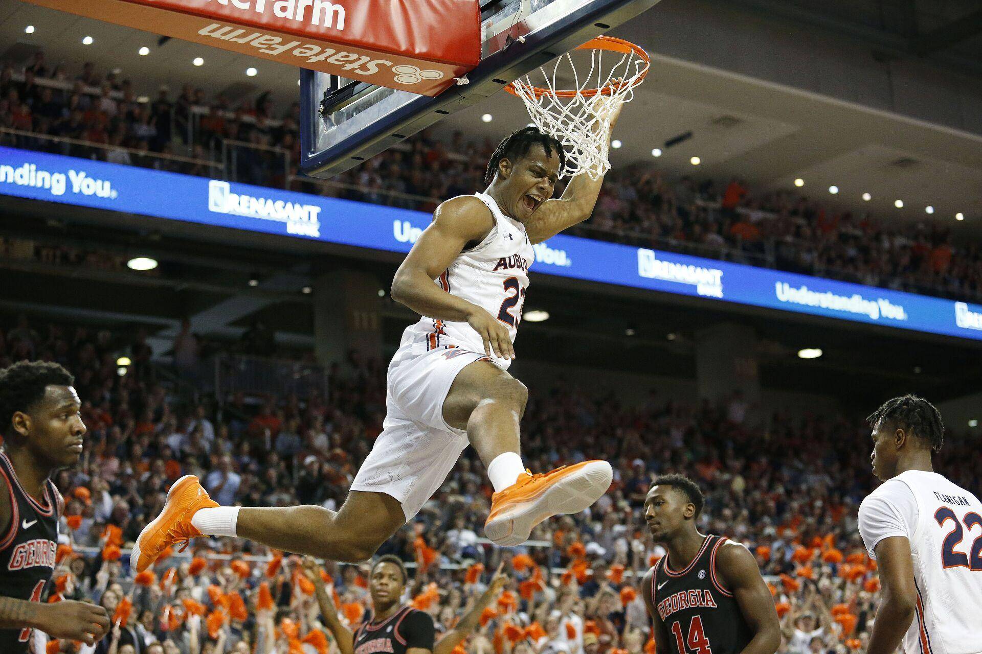 包含洛杉矶湖人发布备战花絮，赛前外线爆发，法国杯任务艰巨，球探报告显示潜力的词条