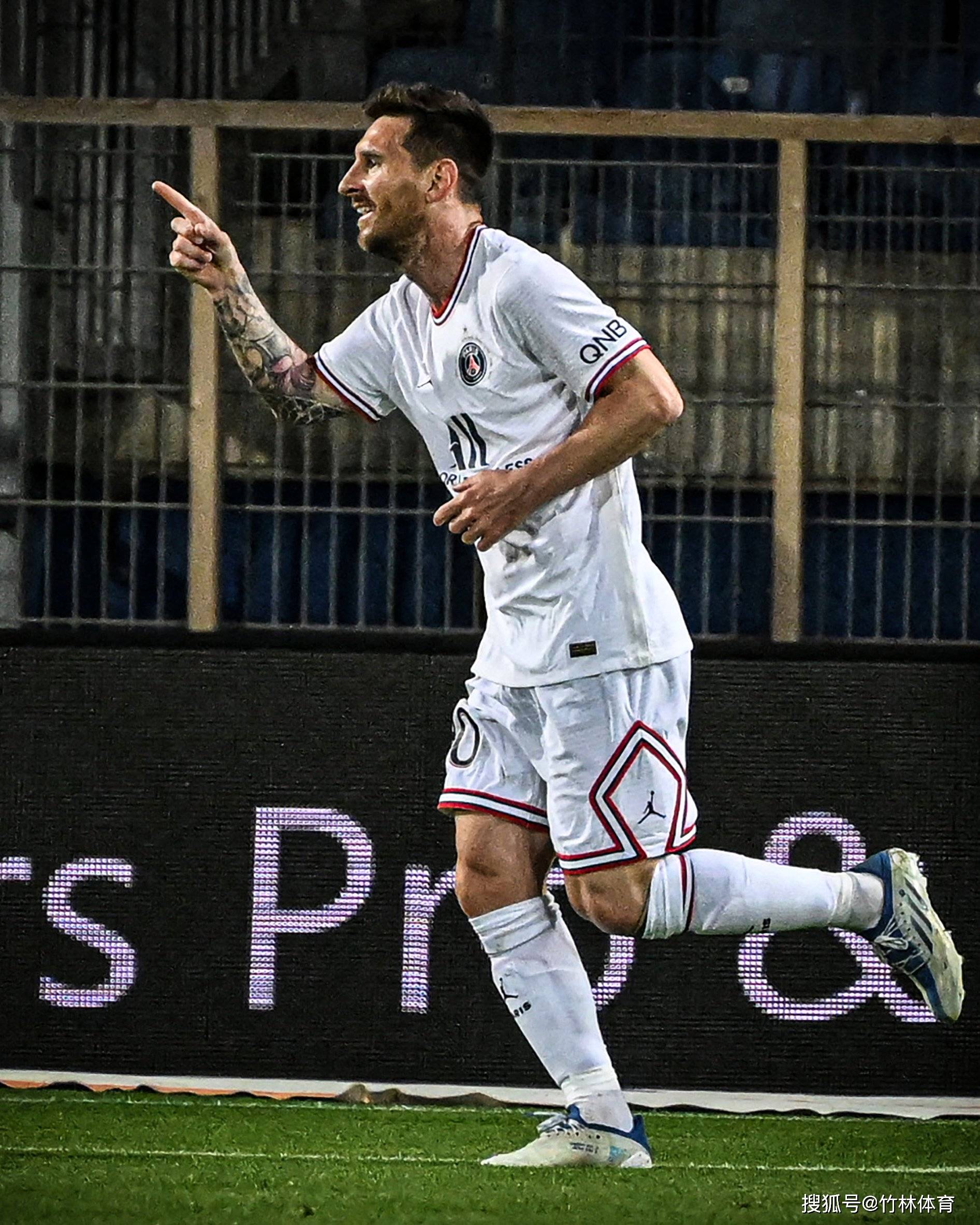 巴塞罗那训练开放日；赛后刷新队史纪录引欢呼；法国杯在即；身体对抗强度拉满的简单介绍